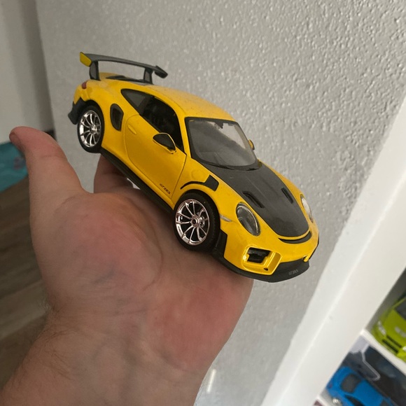 Dicast built model Porsche car - Picture 2 of 3